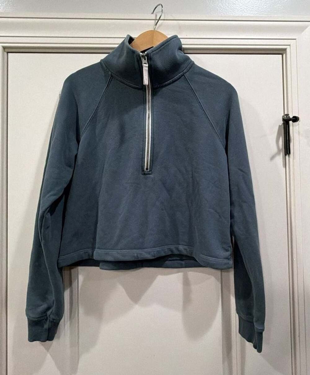 Vuori Restore Half Zip Sweatshirt Size XS Teal Blue Crop Pullover